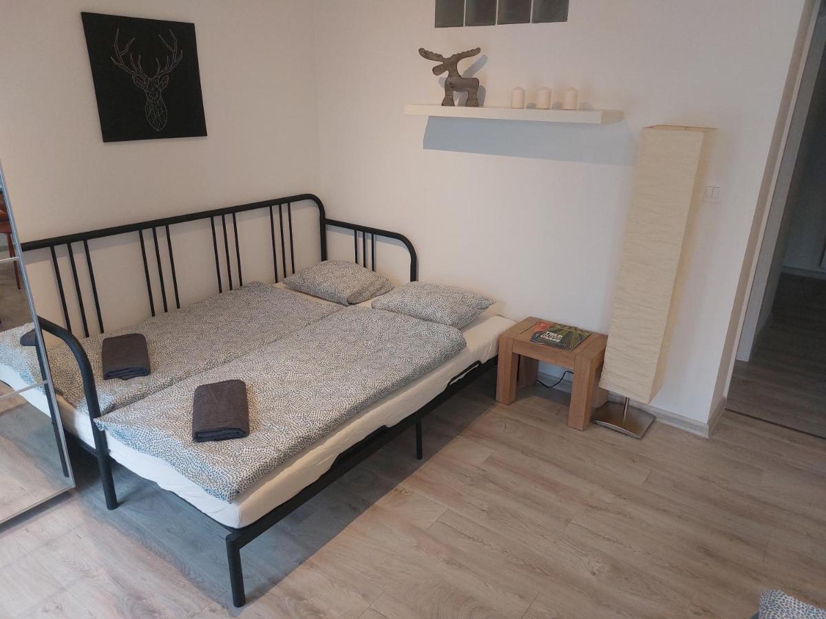 Utulny Apartman S Balkonom Bratislava Exterior foto