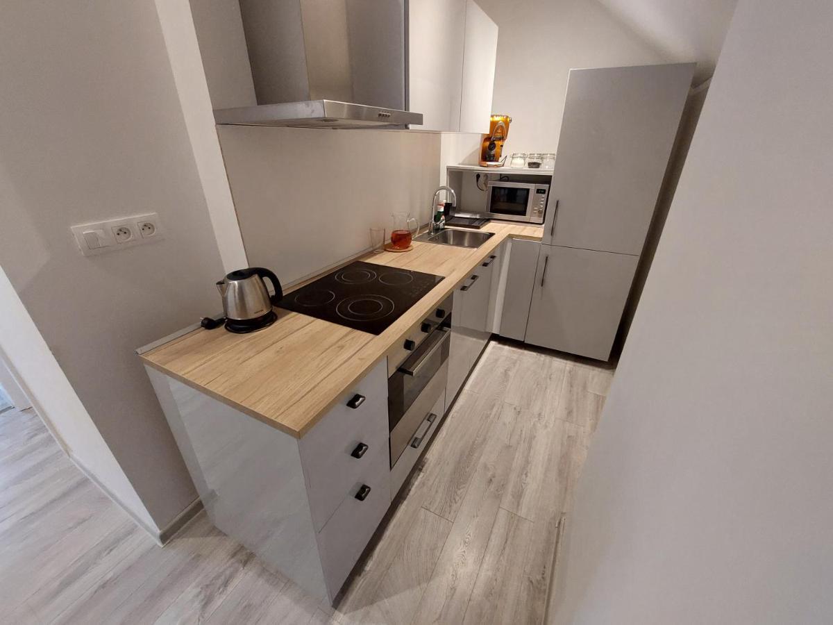 Utulny Apartman S Balkonom Bratislava Exterior foto