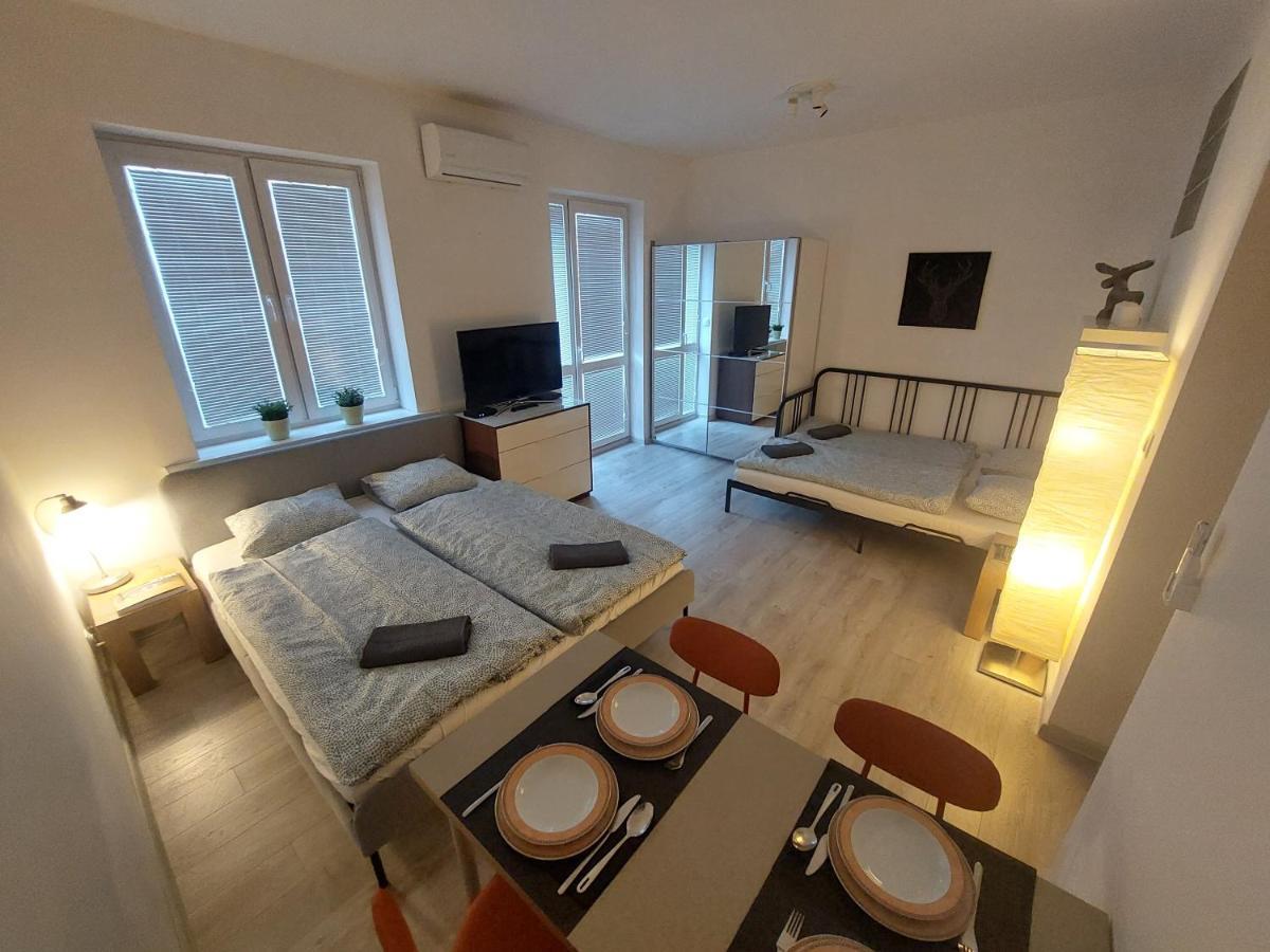 Utulny Apartman S Balkonom Bratislava Exterior foto