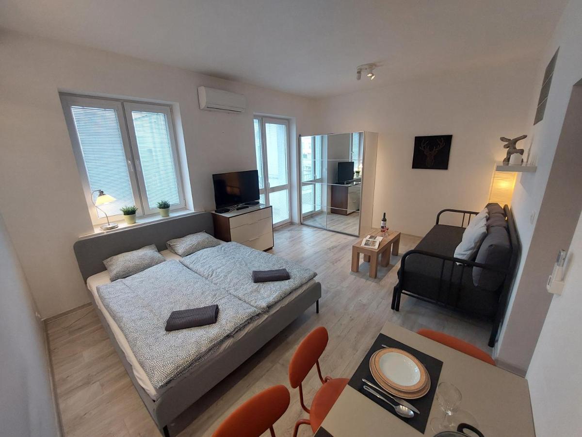 Utulny Apartman S Balkonom Bratislava Exterior foto