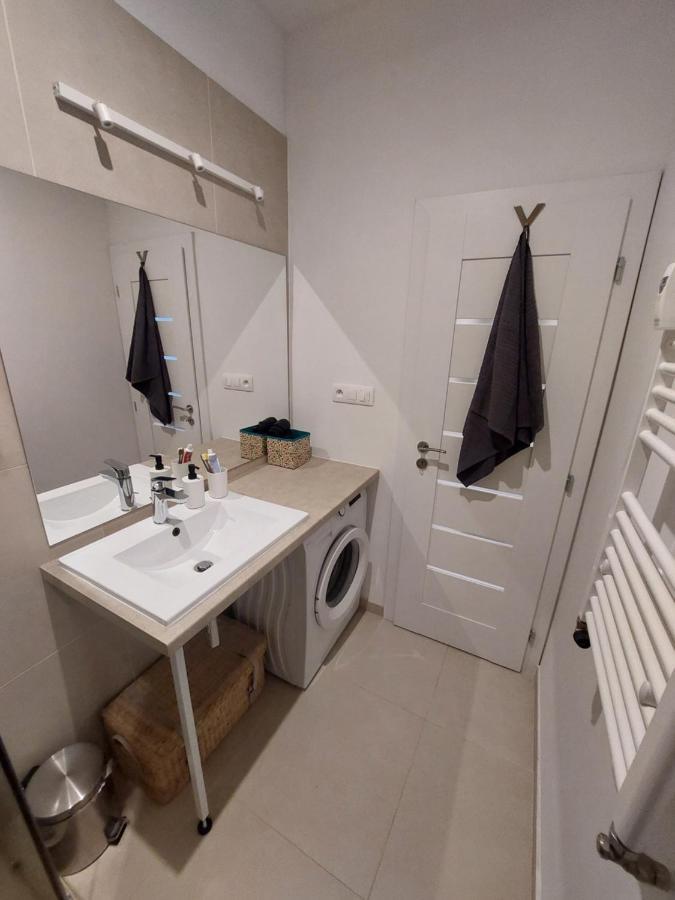 Utulny Apartman S Balkonom Bratislava Exterior foto